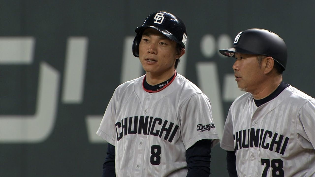 Fukudome makes an off-balance grab in foul territory 